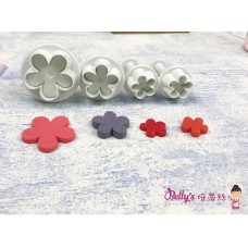 Betty&rsquo;s 4 PCS Of Floret Fondant